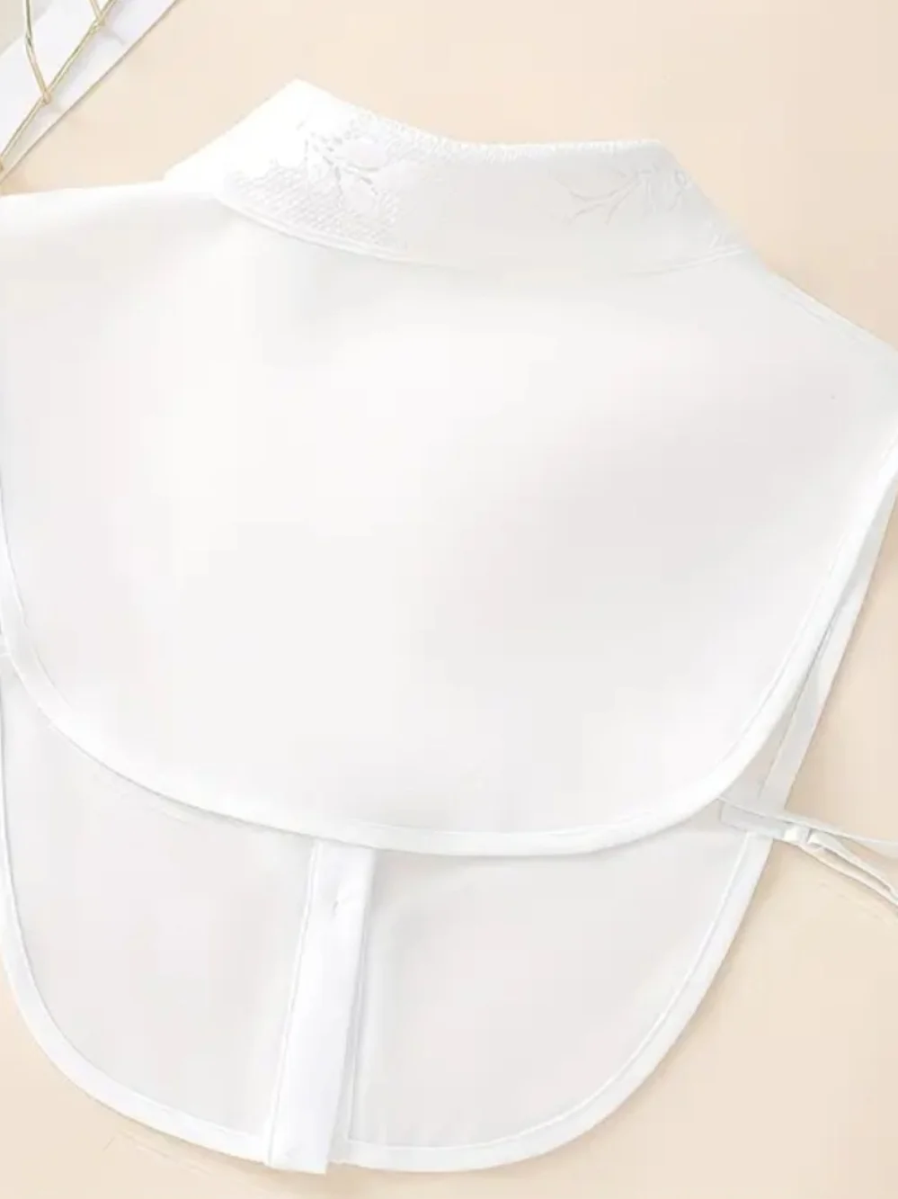 White Lace Collar Button-Up Blouse - Picture 4 of 4